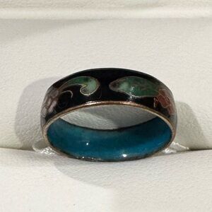 Elegant Black and Green Enamel Ring